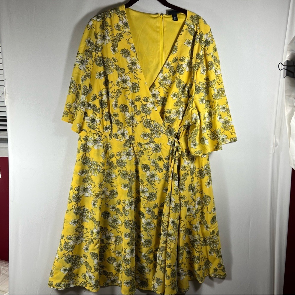 Torrid‎ Yellow Floral Print Georgette Wrap Midi Dress Size 24 - Picture 2 of 11